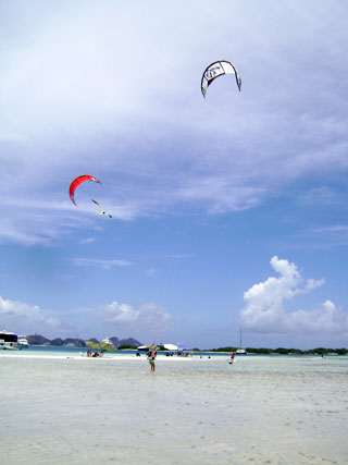 Kitesurfers beginners in Los Roques - Venezuela's Caribbean