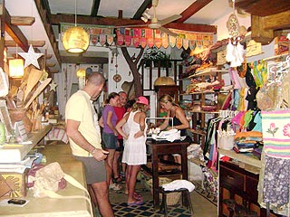 Los Roques - souvenir and gift stores - El Canto de la Ballena